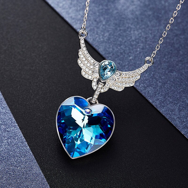 Fashion simple and versatile niche creative angel wings blue heart-shaped crystal necklace a heart pendant that takes you to fly