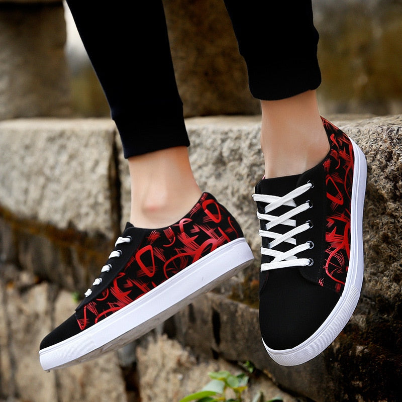 New Fashion Cool Young Men Street Shoes Men Cloth Footwear Brand Mens Casual Shoes Male Canvas Shoes Black Red Blue A3902