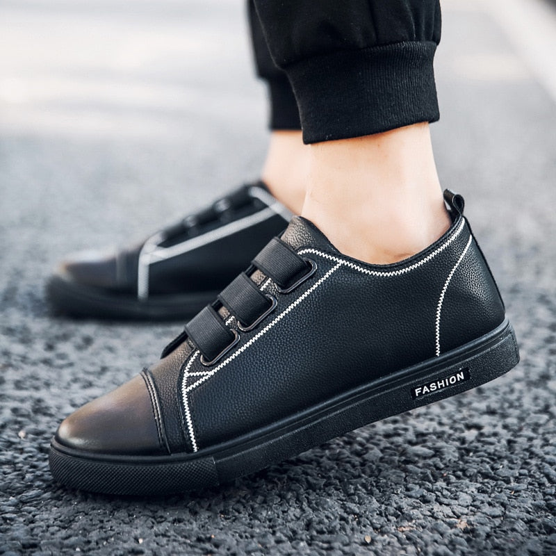 new men Casual shoes Patent leather bright panel flat shoes trend casual youth mirror leather trendy Peas shoes Keep warm Plush
