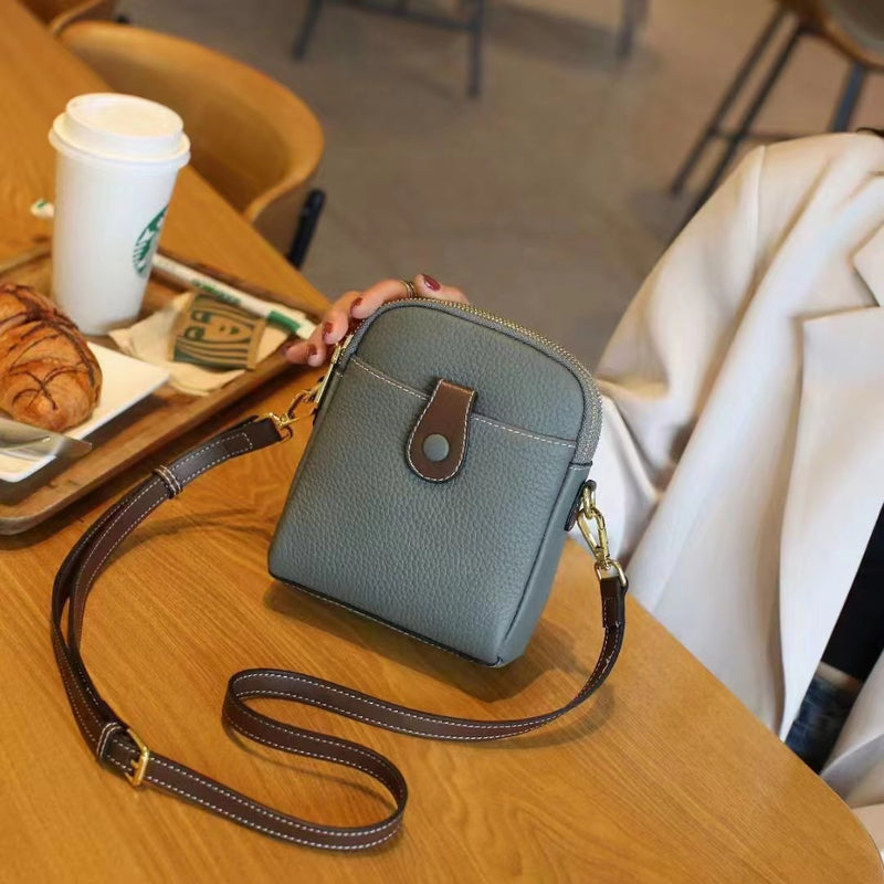 2022 Cowhide Leather Small Shoulder Bag Hit Color Men Women Leather Handmade Phone Bags Luxury Brand Designer Purse Bags