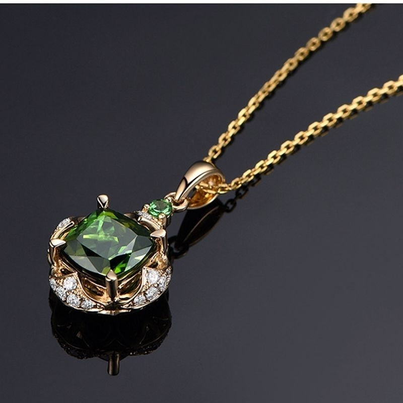 New Trendy Bohemian Green Crystal Prong Set Pendant Necklace Ladies Necklace Austrian Rhinestone Inlaid Necklace Sliding Pendant
