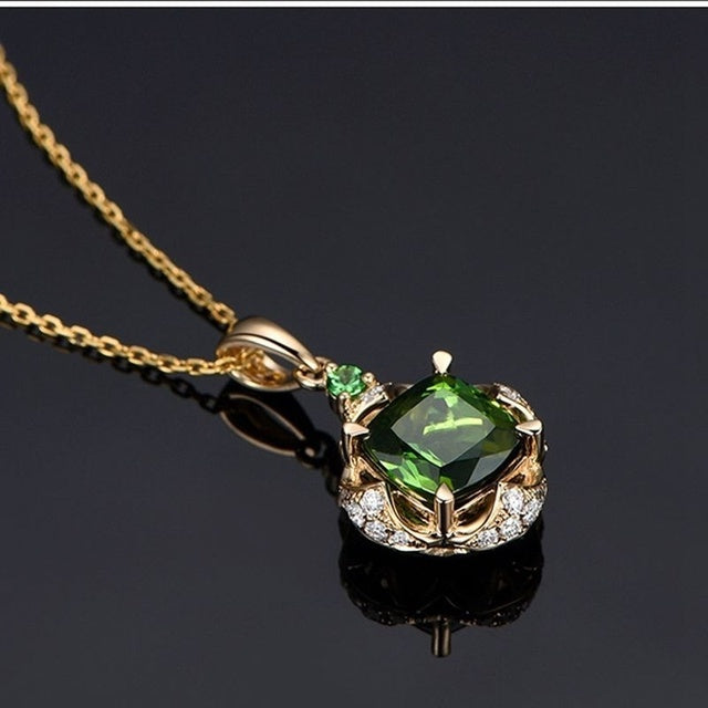 New Trendy Bohemian Green Crystal Prong Set Pendant Necklace Ladies Necklace Austrian Rhinestone Inlaid Necklace Sliding Pendant